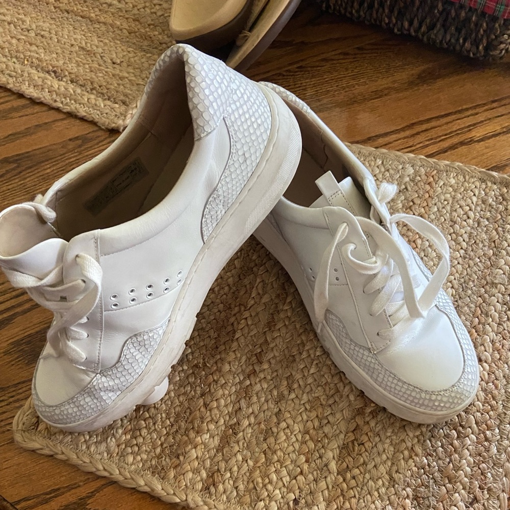 Vionic Orthopedic white Sneaker